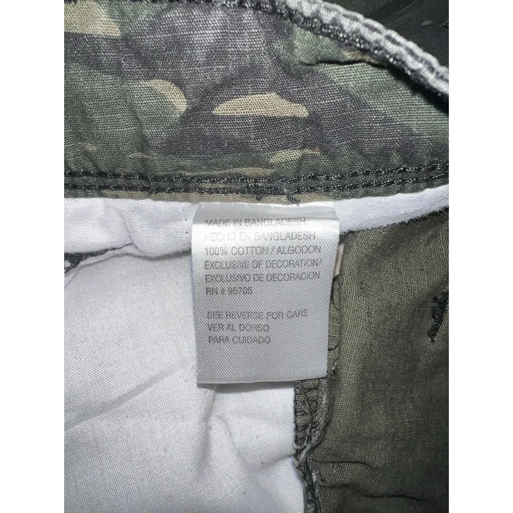 Plugg Jeans Men's Heavy Camouflage Cargo Shorts Size 34 Y2K Military Camo Grunge